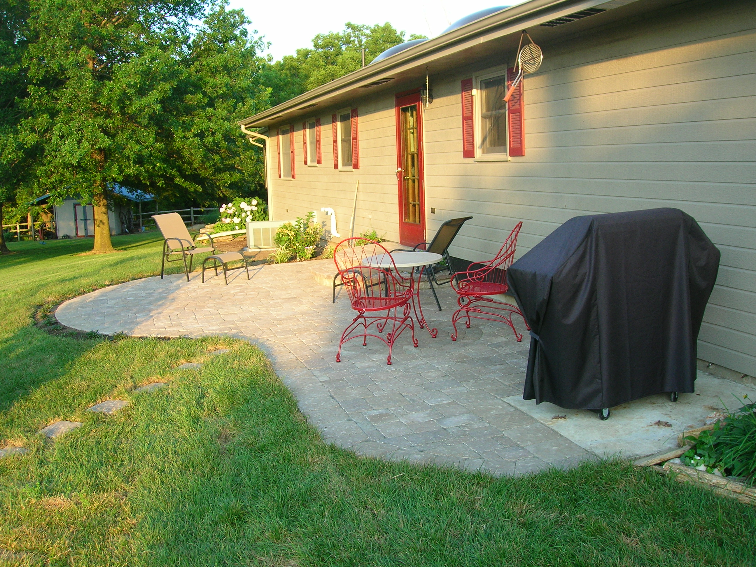 View of the whole bergerac-paver patio